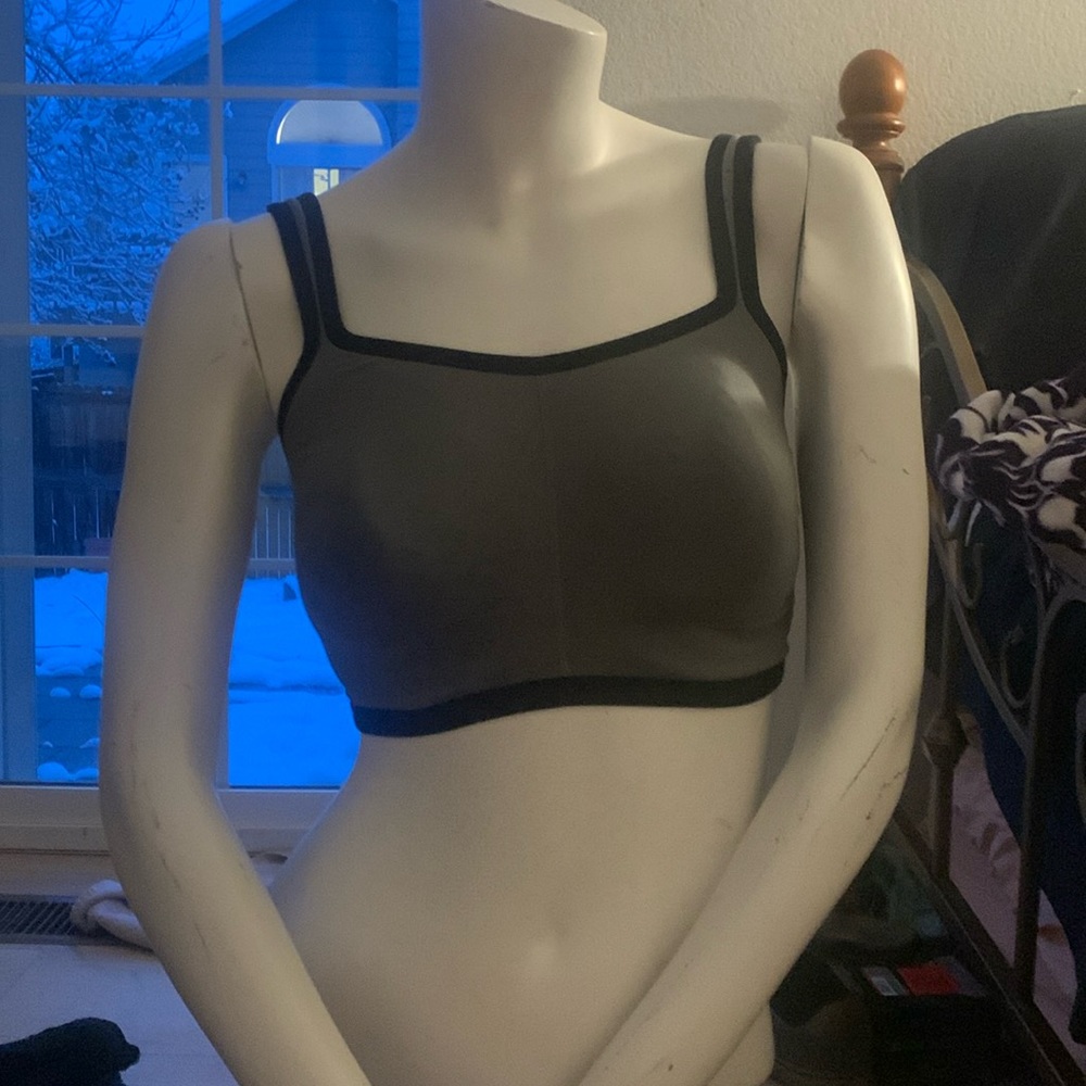 Natori 32G gray sports bra with adjustable straps